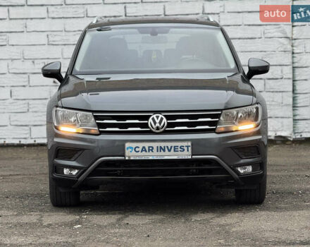 Серый Фольксваген Тигуан, объемом двигателя 2 л и пробегом 187 тыс. км за 18500 $, фото 2 на Automoto.ua