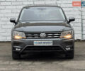 Серый Фольксваген Тигуан, объемом двигателя 2 л и пробегом 187 тыс. км за 18500 $, фото 2 на Automoto.ua