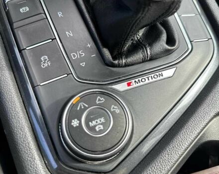 Серый Фольксваген Тигуан, объемом двигателя 2 л и пробегом 103 тыс. км за 331 $, фото 7 на Automoto.ua