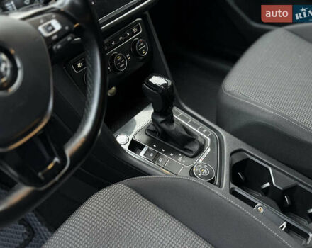 Серый Фольксваген Тигуан, объемом двигателя 2 л и пробегом 248 тыс. км за 21500 $, фото 43 на Automoto.ua