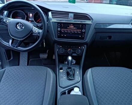 Серый Фольксваген Тигуан, объемом двигателя 2 л и пробегом 210 тыс. км за 21500 $, фото 4 на Automoto.ua