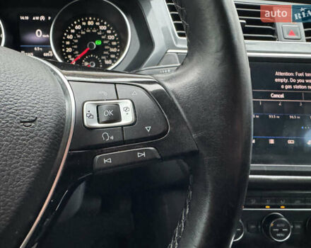 Серый Фольксваген Тигуан, объемом двигателя 2 л и пробегом 187 тыс. км за 18500 $, фото 36 на Automoto.ua