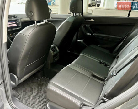 Серый Фольксваген Тигуан, объемом двигателя 1.98 л и пробегом 121 тыс. км за 20000 $, фото 9 на Automoto.ua