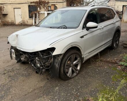 Сірий Фольксваген Тігуан, об'ємом двигуна 2 л та пробігом 144 тис. км за 10000 $, фото 2 на Automoto.ua