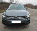Серый Фольксваген Тигуан, объемом двигателя 2 л и пробегом 160 тыс. км за 16000 $, фото 1 на Automoto.ua
