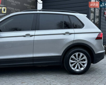 Серый Фольксваген Тигуан, объемом двигателя 2 л и пробегом 248 тыс. км за 21500 $, фото 18 на Automoto.ua