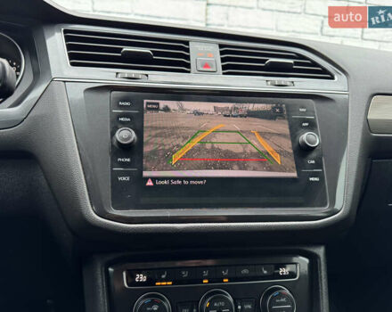 Серый Фольксваген Тигуан, объемом двигателя 2 л и пробегом 187 тыс. км за 18500 $, фото 38 на Automoto.ua