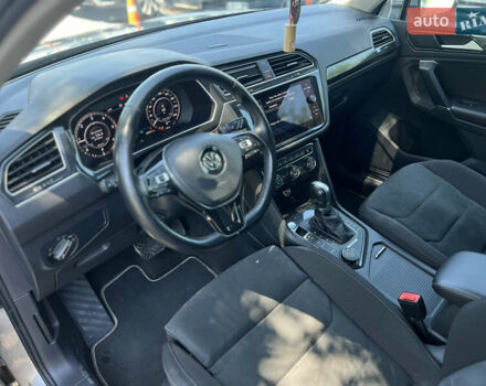 Сірий Фольксваген Тігуан, об'ємом двигуна 1.97 л та пробігом 258 тис. км за 23950 $, фото 4 на Automoto.ua