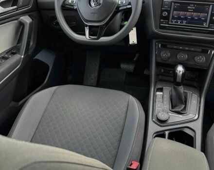 Серый Фольксваген Тигуан, объемом двигателя 2 л и пробегом 129 тыс. км за 17450 $, фото 4 на Automoto.ua