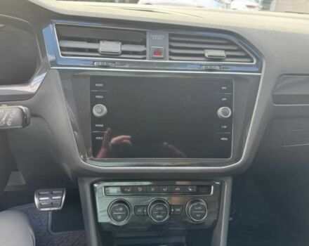 Сірий Фольксваген Тігуан, об'ємом двигуна 2 л та пробігом 38 тис. км за 9000 $, фото 10 на Automoto.ua