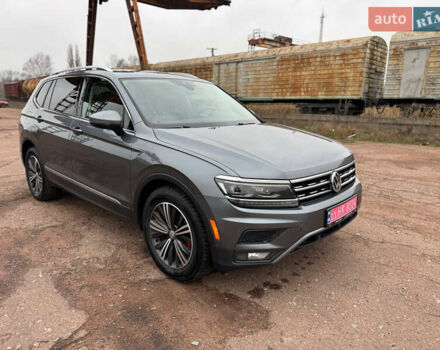 Серый Фольксваген Тигуан, объемом двигателя 2 л и пробегом 254 тыс. км за 17999 $, фото 5 на Automoto.ua