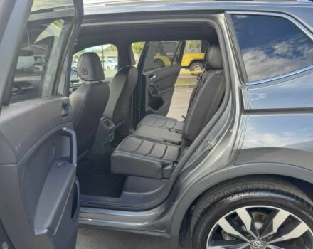 Сірий Фольксваген Тігуан, об'ємом двигуна 2 л та пробігом 38 тис. км за 9000 $, фото 13 на Automoto.ua