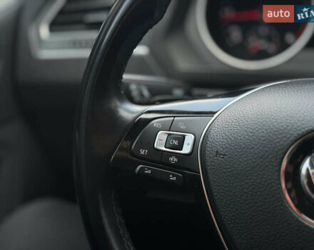 Серый Фольксваген Тигуан, объемом двигателя 2 л и пробегом 248 тыс. км за 21500 $, фото 49 на Automoto.ua