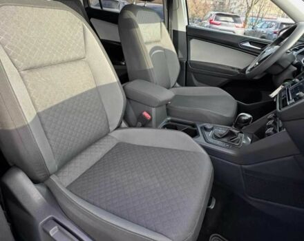 Серый Фольксваген Тигуан, объемом двигателя 2 л и пробегом 129 тыс. км за 17450 $, фото 3 на Automoto.ua