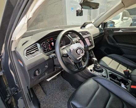 Серый Фольксваген Тигуан, объемом двигателя 2 л и пробегом 80 тыс. км за 16500 $, фото 56 на Automoto.ua