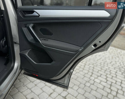 Серый Фольксваген Тигуан, объемом двигателя 2 л и пробегом 248 тыс. км за 21500 $, фото 31 на Automoto.ua