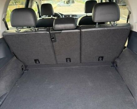 Серый Фольксваген Тигуан, объемом двигателя 2 л и пробегом 147 тыс. км за 17500 $, фото 4 на Automoto.ua