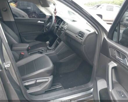 Серый Фольксваген Тигуан, объемом двигателя 2 л и пробегом 58 тыс. км за 18500 $, фото 5 на Automoto.ua