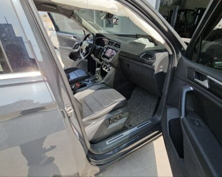 Серый Фольксваген Тигуан, объемом двигателя 2 л и пробегом 80 тыс. км за 16500 $, фото 17 на Automoto.ua