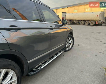 Сірий Фольксваген Тігуан, об'ємом двигуна 1.97 л та пробігом 145 тис. км за 27200 $, фото 3 на Automoto.ua