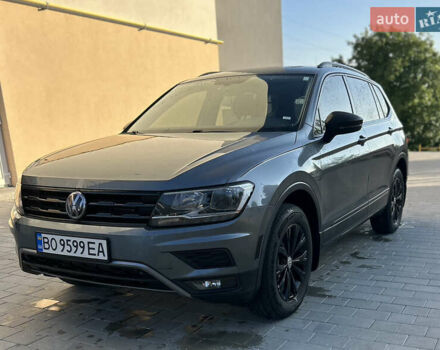 Сірий Фольксваген Тігуан, об'ємом двигуна 1.98 л та пробігом 145 тис. км за 17800 $, фото 3 на Automoto.ua