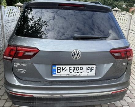 Серый Фольксваген Тигуан, объемом двигателя 2 л и пробегом 234 тыс. км за 15450 $, фото 4 на Automoto.ua
