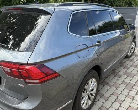 Серый Фольксваген Тигуан, объемом двигателя 2 л и пробегом 234 тыс. км за 15450 $, фото 5 на Automoto.ua