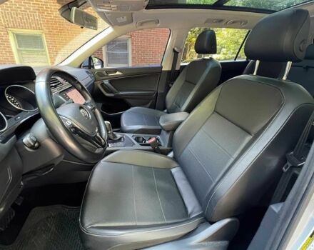 Серый Фольксваген Тигуан, объемом двигателя 2 л и пробегом 32 тыс. км за 9000 $, фото 9 на Automoto.ua