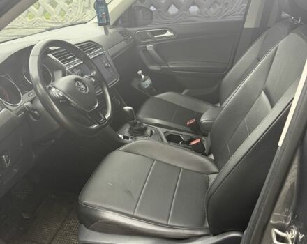 Серый Фольксваген Тигуан, объемом двигателя 2 л и пробегом 234 тыс. км за 15450 $, фото 2 на Automoto.ua