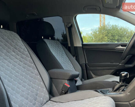 Серый Фольксваген Тигуан, объемом двигателя 2 л и пробегом 190 тыс. км за 17700 $, фото 15 на Automoto.ua