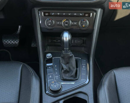 Сірий Фольксваген Тігуан, об'ємом двигуна 1.98 л та пробігом 155 тис. км за 18500 $, фото 21 на Automoto.ua