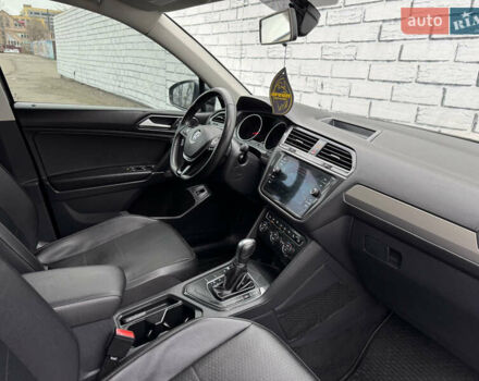 Серый Фольксваген Тигуан, объемом двигателя 2 л и пробегом 187 тыс. км за 18500 $, фото 28 на Automoto.ua