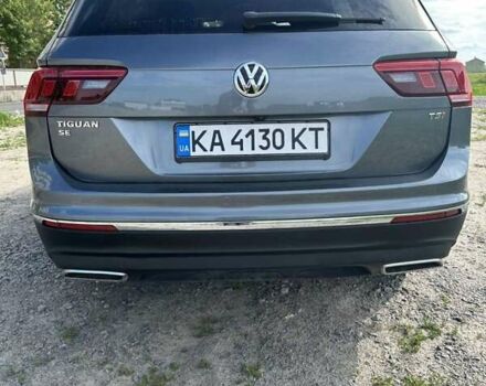 Сірий Фольксваген Тігуан, об'ємом двигуна 1.98 л та пробігом 300 тис. км за 16900 $, фото 1 на Automoto.ua