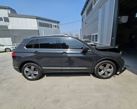 Серый Фольксваген Тигуан, объемом двигателя 2 л и пробегом 80 тыс. км за 16500 $, фото 6 на Automoto.ua