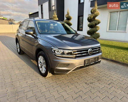 Серый Фольксваген Тигуан, объемом двигателя 2 л и пробегом 104 тыс. км за 20300 $, фото 2 на Automoto.ua