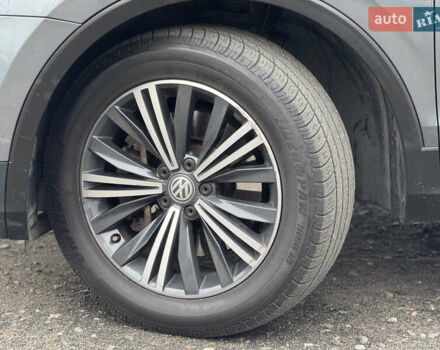 Серый Фольксваген Тигуан, объемом двигателя 2 л и пробегом 187 тыс. км за 18500 $, фото 6 на Automoto.ua
