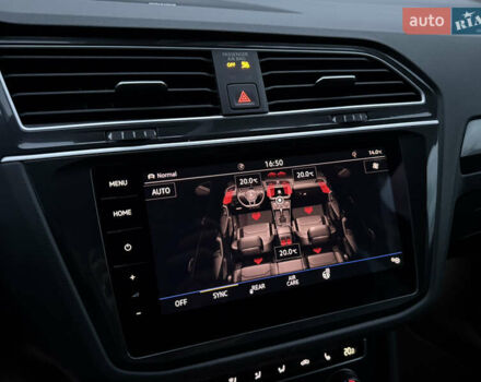 Серый Фольксваген Тигуан, объемом двигателя 2 л и пробегом 143 тыс. км за 29500 $, фото 52 на Automoto.ua