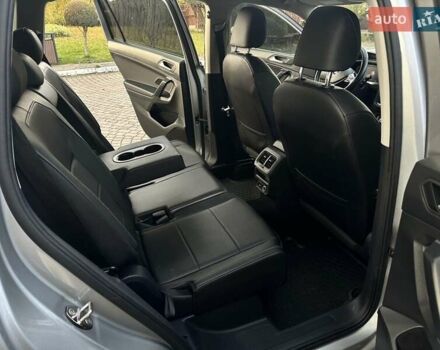 Сірий Фольксваген Тігуан, об'ємом двигуна 2 л та пробігом 84 тис. км за 18500 $, фото 3 на Automoto.ua