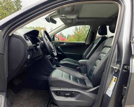 Сірий Фольксваген Тігуан, об'ємом двигуна 2 л та пробігом 33 тис. км за 15100 $, фото 4 на Automoto.ua