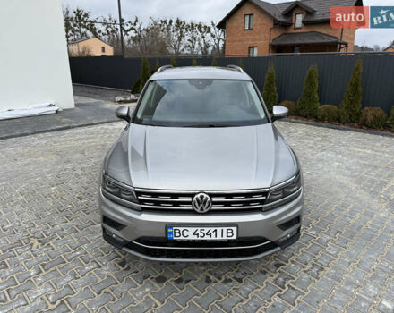 Серый Фольксваген Тигуан, объемом двигателя 2 л и пробегом 87 тыс. км за 23900 $, фото 3 на Automoto.ua
