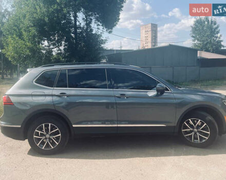 Сірий Фольксваген Тігуан, об'ємом двигуна 1.98 л та пробігом 103 тис. км за 20000 $, фото 3 на Automoto.ua