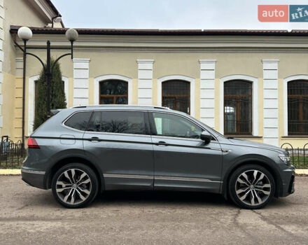 Серый Фольксваген Тигуан, объемом двигателя 1.97 л и пробегом 230 тыс. км за 27100 $, фото 6 на Automoto.ua