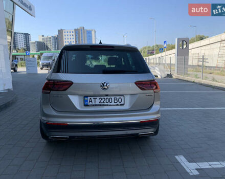 Серый Фольксваген Тигуан, объемом двигателя 1.98 л и пробегом 295 тыс. км за 19500 $, фото 3 на Automoto.ua