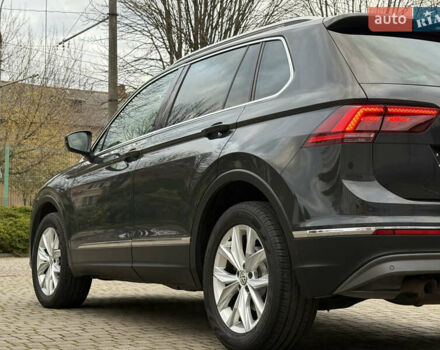 Серый Фольксваген Тигуан, объемом двигателя 2 л и пробегом 143 тыс. км за 29500 $, фото 13 на Automoto.ua