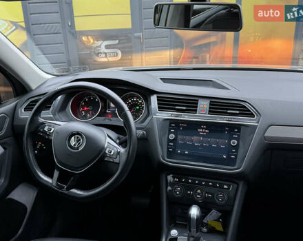 Сірий Фольксваген Тігуан, об'ємом двигуна 2 л та пробігом 62 тис. км за 21500 $, фото 4 на Automoto.ua