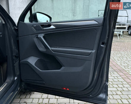 Серый Фольксваген Тигуан, объемом двигателя 2 л и пробегом 143 тыс. км за 29500 $, фото 69 на Automoto.ua