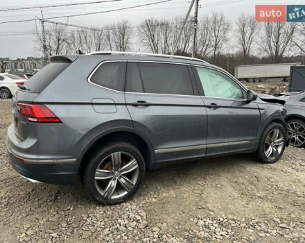 Сірий Фольксваген Тігуан, об'ємом двигуна 2 л та пробігом 176 тис. км за 13500 $, фото 3 на Automoto.ua