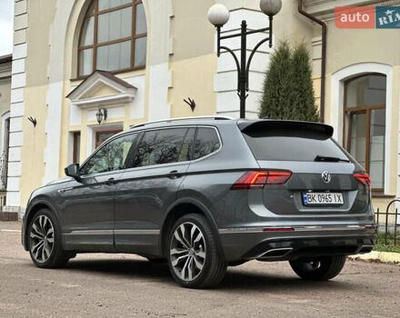 Серый Фольксваген Тигуан, объемом двигателя 1.97 л и пробегом 230 тыс. км за 27100 $, фото 12 на Automoto.ua
