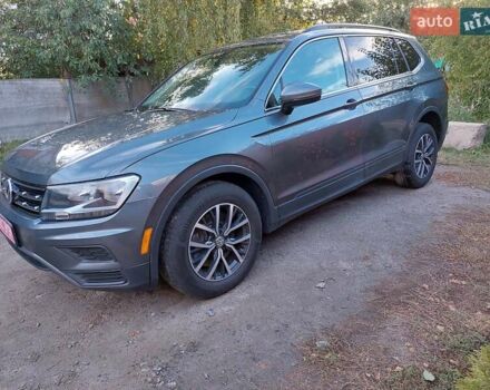 Сірий Фольксваген Тігуан, об'ємом двигуна 0 л та пробігом 251 тис. км за 17000 $, фото 7 на Automoto.ua