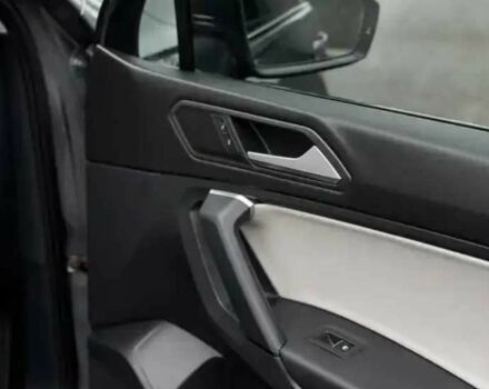 Серый Фольксваген Тигуан, объемом двигателя 2 л и пробегом 130 тыс. км за 14500 $, фото 5 на Automoto.ua